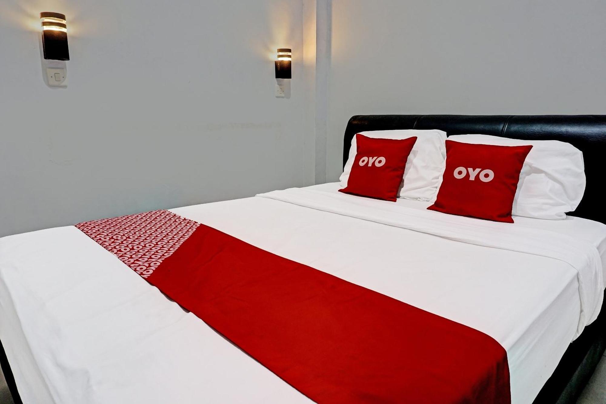 Oyo 91599 Penginapan Mutiara Madiun Luaran gambar