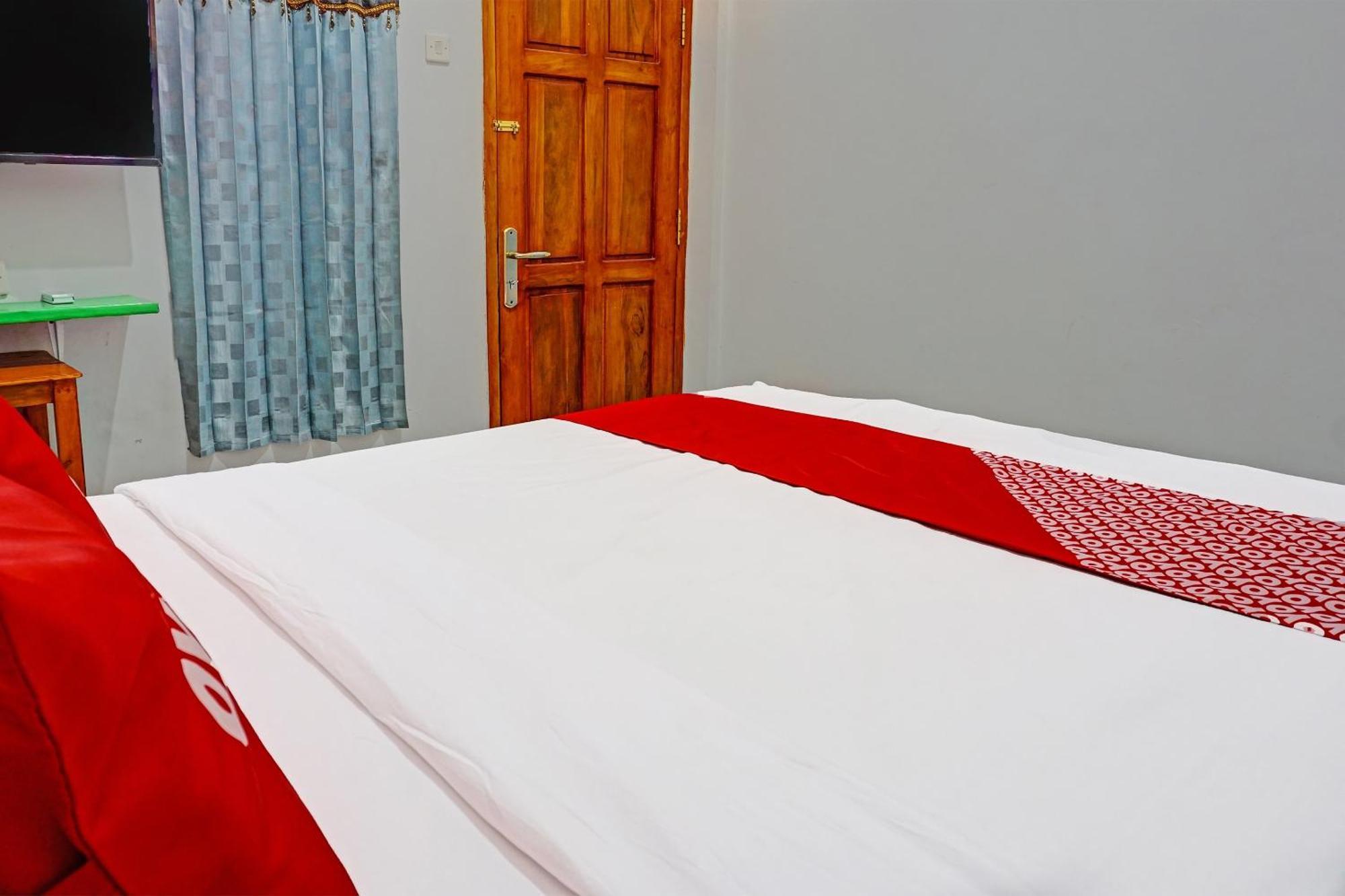 Oyo 91599 Penginapan Mutiara Madiun Luaran gambar