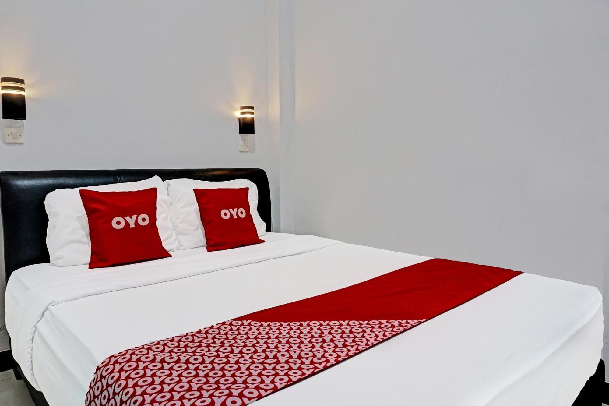 Oyo 91599 Penginapan Mutiara Madiun Luaran gambar