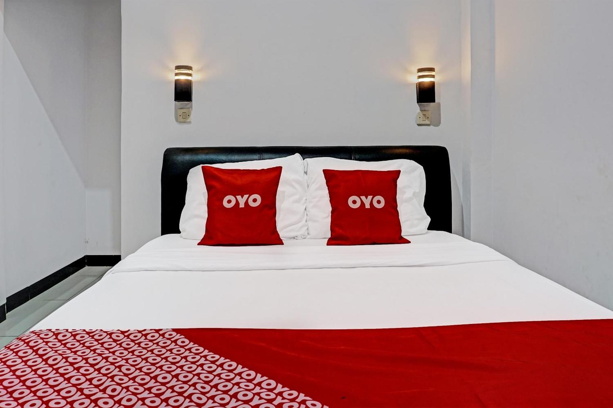 Oyo 91599 Penginapan Mutiara Madiun Luaran gambar