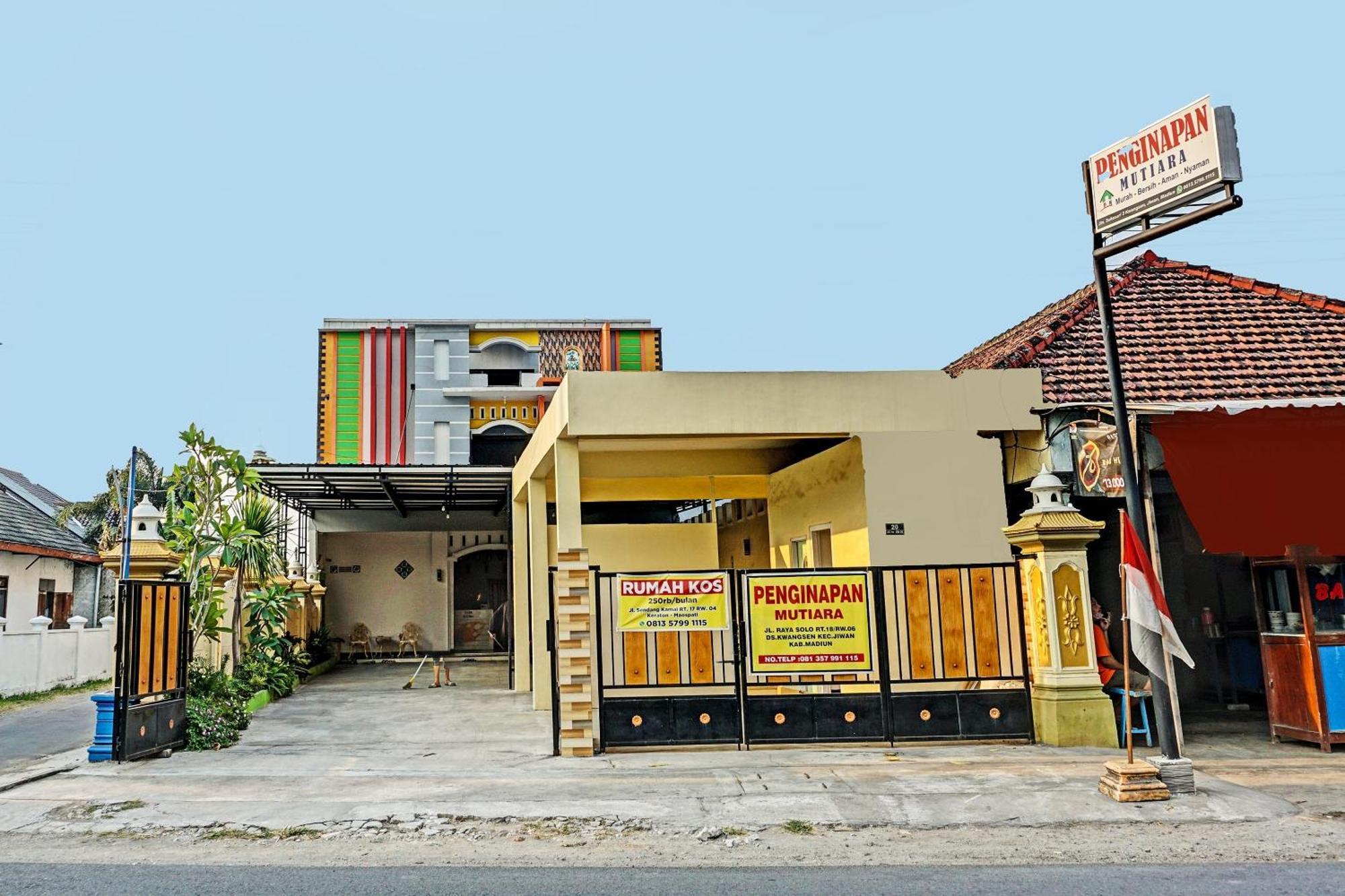 Oyo 91599 Penginapan Mutiara Madiun Luaran gambar