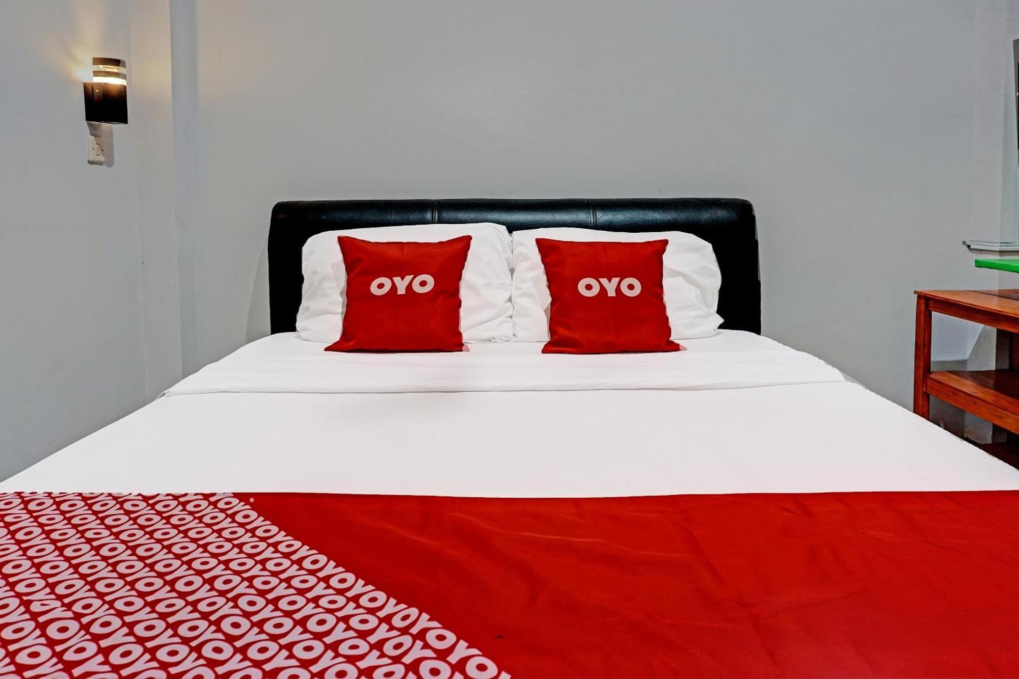 Oyo 91599 Penginapan Mutiara Madiun Luaran gambar