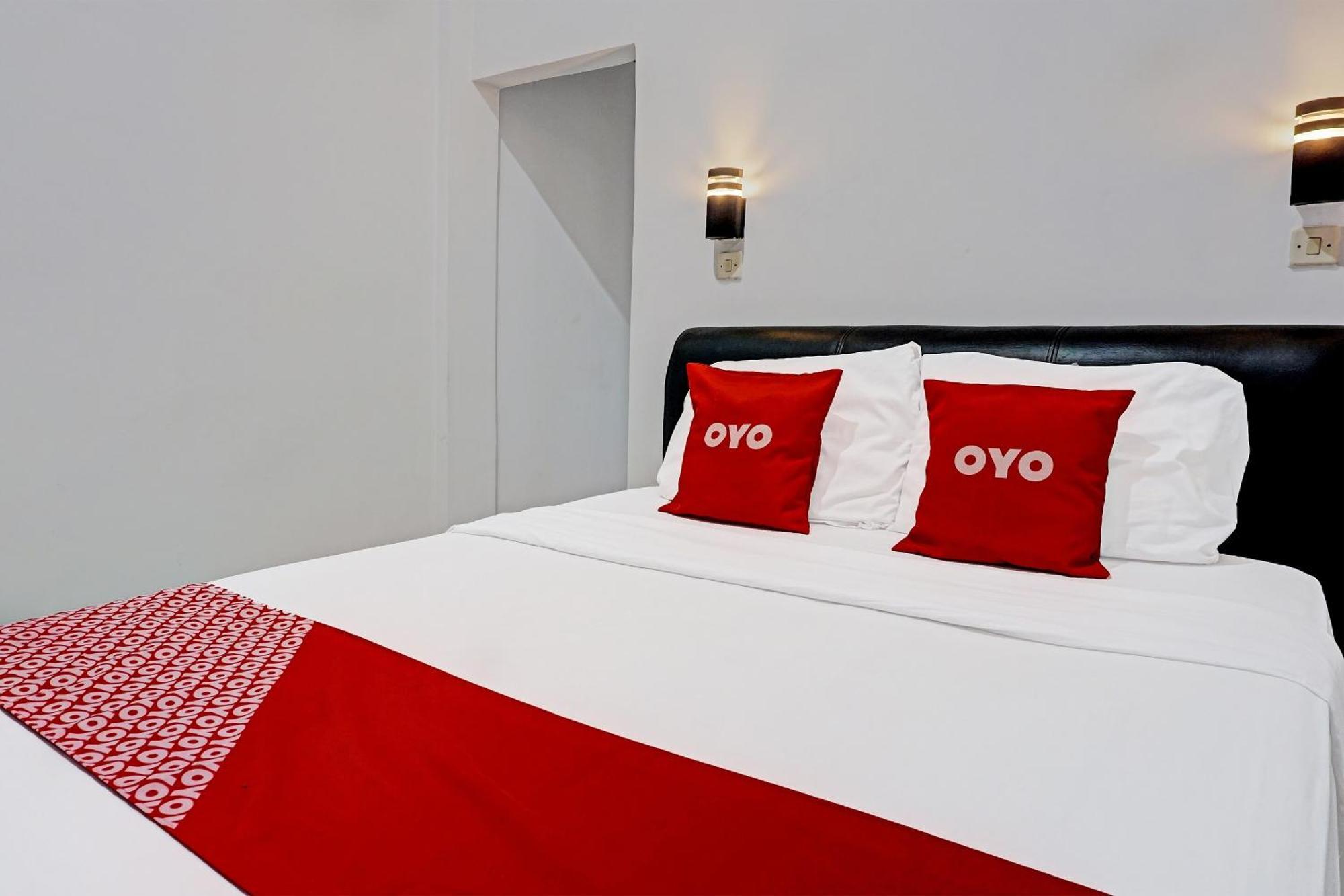 Oyo 91599 Penginapan Mutiara Madiun Luaran gambar