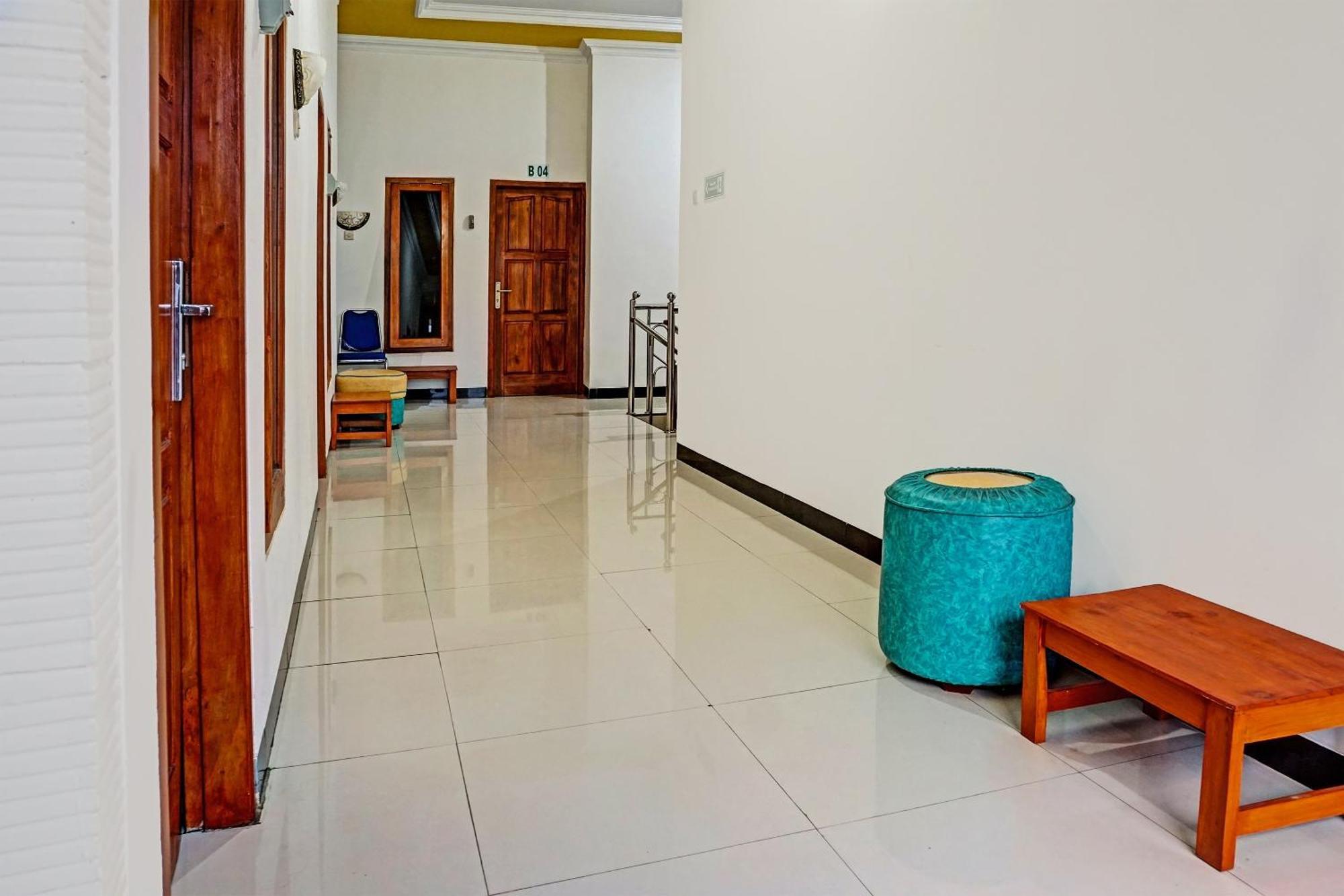 Oyo 91599 Penginapan Mutiara Madiun Luaran gambar